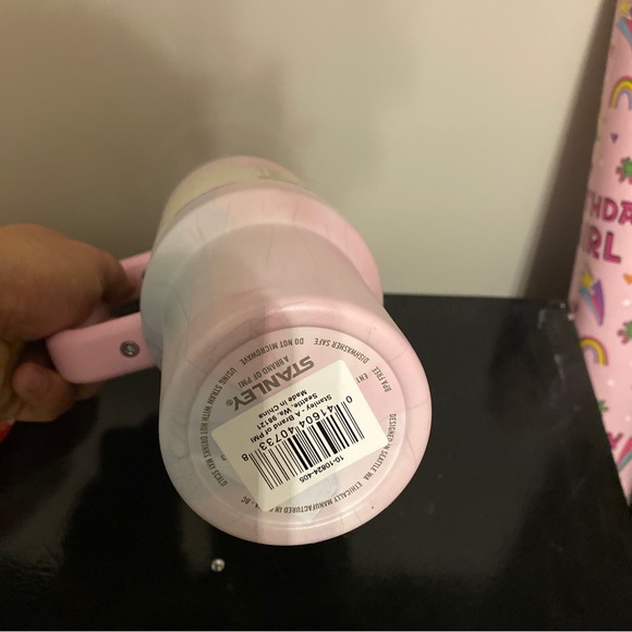 Gorgeous LIMITED RELEASE Stanley PINK WATERCOLOR TULLE 40oz Quencher Tumbler - Picture 4 of 5